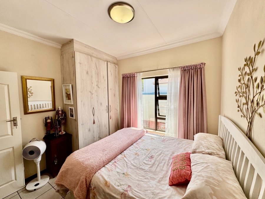 3 Bedroom Property for Sale in Van Der Hoff Park North West